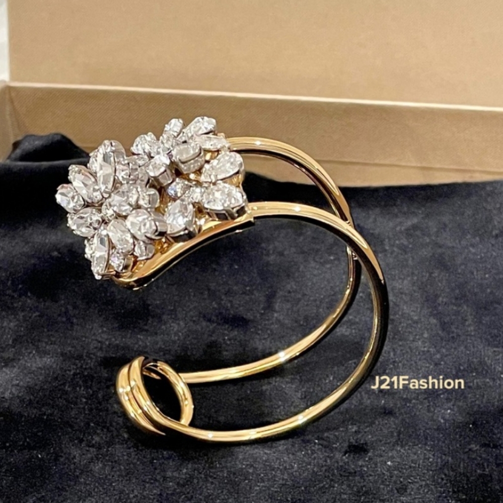 BURBERRY Crystal Cuff Bracelet - Picture 2 of 9